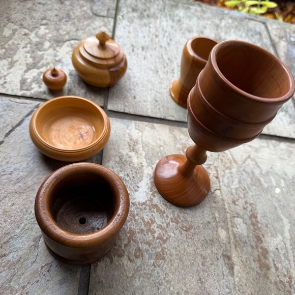 Primitive Hand Turned Wood Working Art Vases -Lidded-Mini-Cup-Bowl Vintage Lot. - Picture 4 of 10